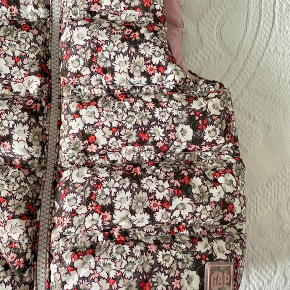 Baby Gap 12-18 Months Floral Puffer Vest - Picture 5 of 5